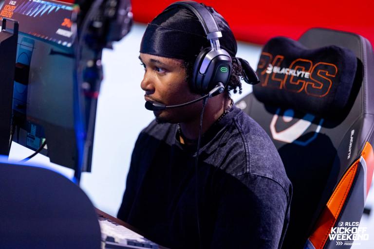 2Piece sitting at a monitor at the Kickoff LAN studio