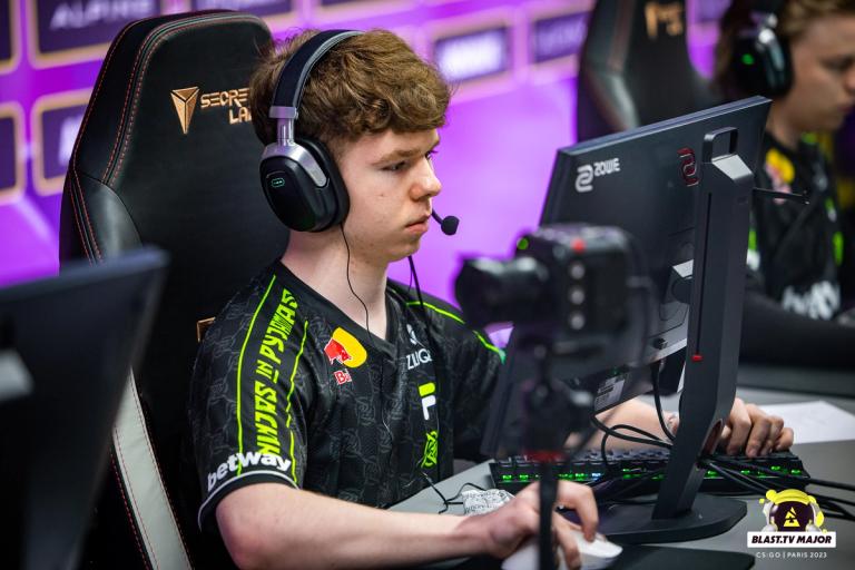 CS analyst and commentator Pimp tells his story in the new documentary series Away From Keyboard